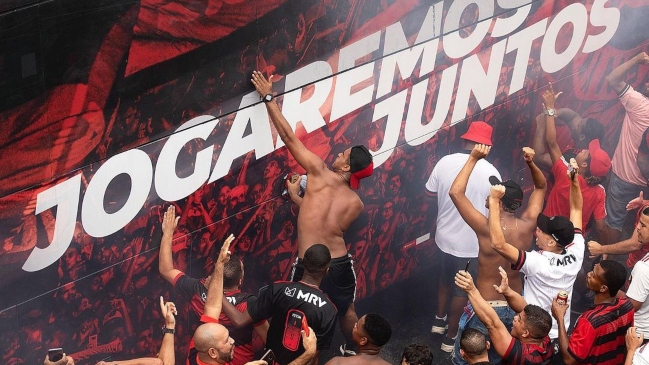 [Videos] La multitudinaria despedida al plantel de Flamengo que viajó a la final de la Libertadores