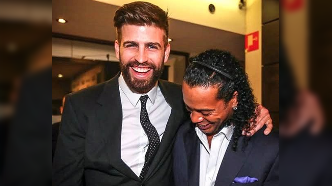 Ronaldinho saludó a Piqué tras anunciar su retiro: Felicidades por la hermosa carrera