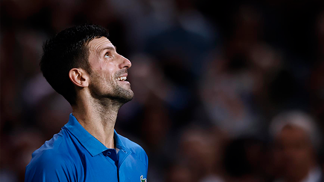 Djokovic avanzó a la final en París tras sacar del camino a Tsitsipas