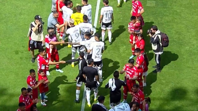 ¡Extraordinario gesto! Ñublense realizó un pasillo de campeón a Colo Colo en Chillán