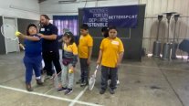 Entrenador argentino realizó clínicas de tenis para ciegos en Colegio Santa Lucía