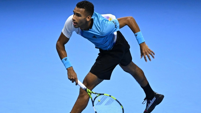 Auger-Aliassime venció a Nadal y prácticamente lo eliminó de las Finales de la ATP