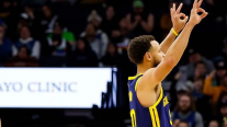 Stephen Curry rozó el triple doble en la victoria de los Warriors ante Minnesota Timberwolves