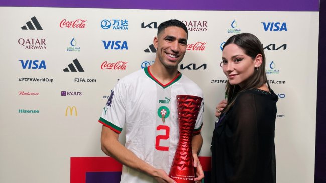 Kel Calderón entregó premio al Jugador del Partido a Achraf Hakimi en Qatar 2022