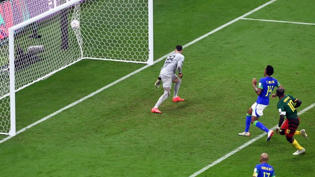 ¡Dejó parado a Ederson! El gol de Vincent Aboubakar para el triunfo de Camerún ante Brasil