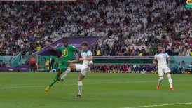 La mano de John Stones en el área de Inglaterra que reclamaron todos en Senegal