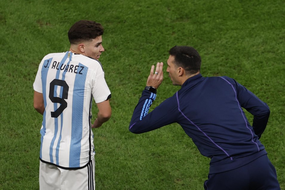 Delantero: Delantero: