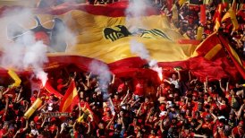 Fanáticos de Unión Española rayaron Santa Laura: "No queremos monjas"
