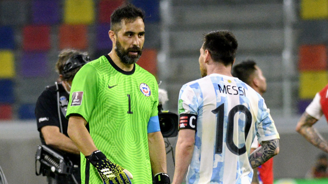 Claudio Bravo felicitó a Argentina por su Mundial: Qué privilegio y orgullo verlos en lo más alto