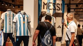 Ya tiene las tres estrellas: Comenzó la venta de la nueva camiseta de Argentina