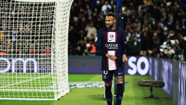 Neymar fue expulsado por simular un penal en duelo de PSG y Racing de Estrasburgo