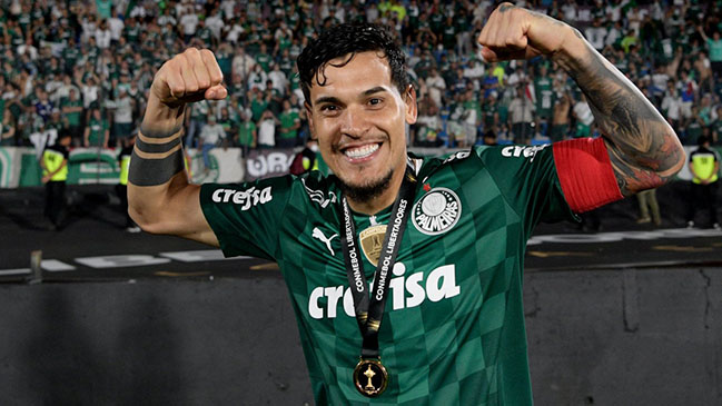 El defensa paraguayo Gustavo Gómez amplío su contrato con Palmeiras hasta 2026