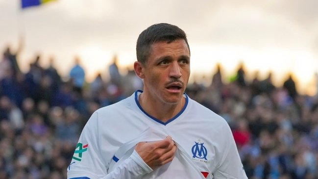 Histórico goleador de Ligue 1 alabó a Alexis: Es un luchador