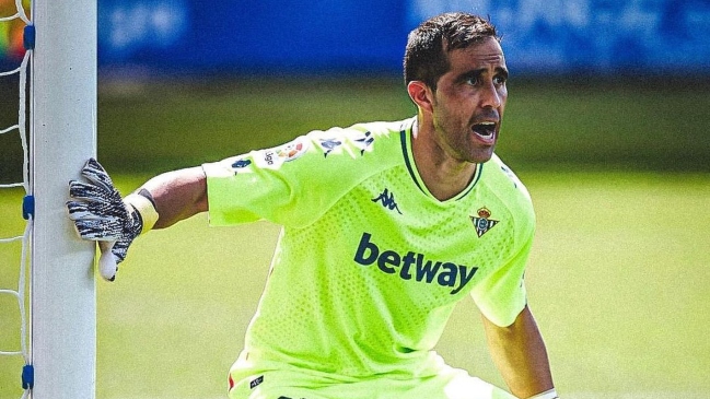 Claudio Bravo volvió a la titularidad en sufrida victoria de Betis ante Valladolid