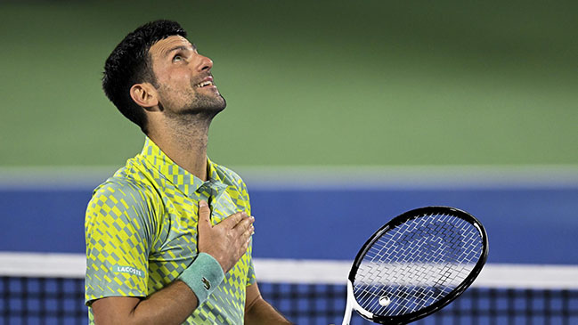 Novak Djokovic selló el pase a semifinales al derrotar al polaco Hurkacz en el ATP de Dubai