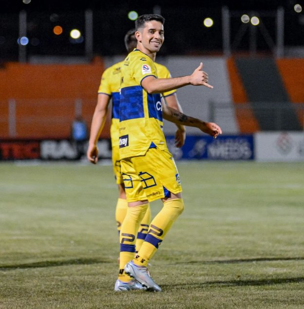 Delantero: Delantero: