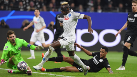 Napoli quiere cerrar su paso a cuartos de la Champions en casa contra Frankfurt