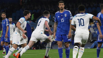 Italia terminó con las manos vacías ante Inglaterra en su retorno a Nápoles