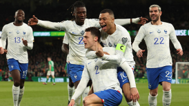 Francia derribó a Irlanda como visita con gran gol de Pavard