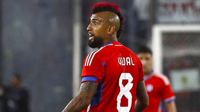 Leonardo Véliz fue duro con Arturo Vidal: Pesa menos que un paquete de cabritas