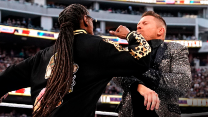 Snoop Dogg se lució con un "codazo del pueblo" en WrestleMania 39