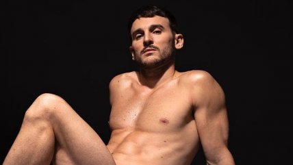 Tomás González compartió osadas fotografías al desnudo