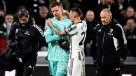 Gran susto: Arquero de Juventus salió llorando con dolor en el pecho en la Europa League