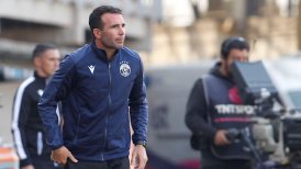 Audax Italiano oficializó la salida del entrenador Manuel Fernández