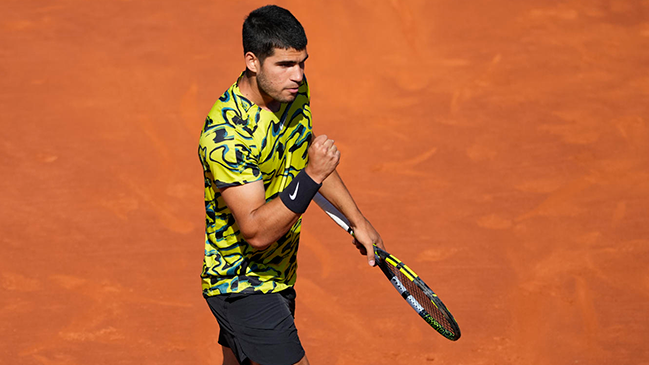 Carlos Alcaraz se impuso a Bautista y entró a cuartos de final en Barcelona