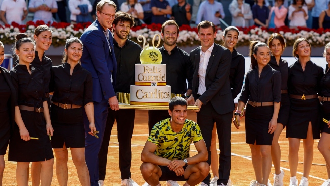 Carlos Alcaraz celebró su 20º cumpleaños avanzando a la final del Masters de Madrid