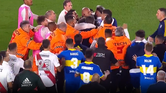 [VIDEOS] Borja anotó de penal para River y se armó una enorme pelea contra Boca
