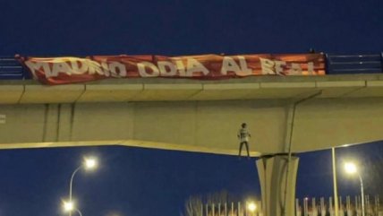Policía española detuvo a cuatro sujetos por muñeco de Vinicius colgado en Madrid