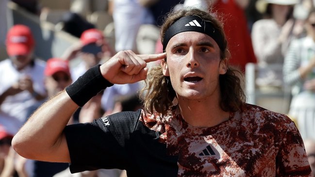 Stefanos Tsitsipas y Andrey Rublev debutaron con exigidos triunfos en Roland Garros