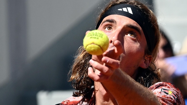 Stefanos Tsitsipas aceleró para instalarse en tercera ronda en Roland Garros