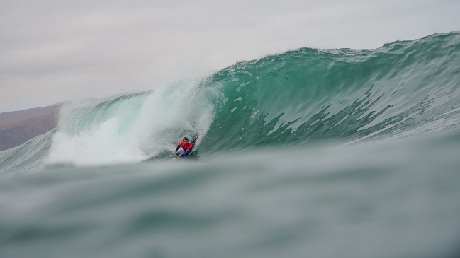 La "armada chilena" se instaló en octavos de final del Arica Cultura Bodyboard