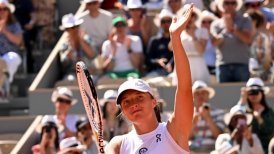 Swiatek apabulló a Xinyu Wang y sigue a paso firme en Roland Garros