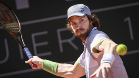 Nicolás Jarry juega ante Casper Ruud por los octavos de final de Roland Garros