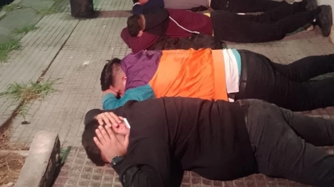 Policía bonaerense detuvo a 56 hinchas de Colo Colo por incidentes tras el partido