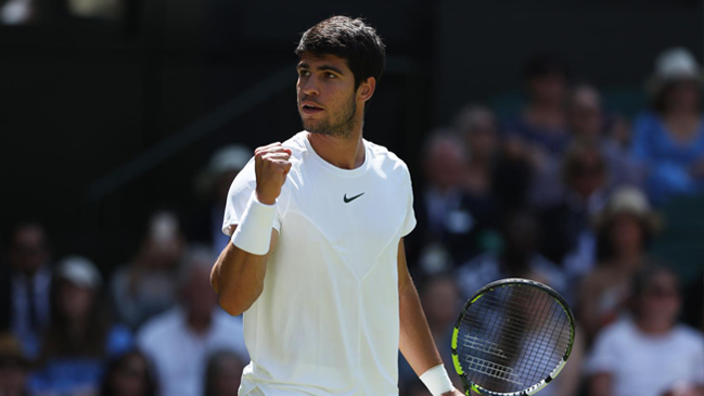 Alcaraz venció al debutante Müller y avanzó a la tercera ronda de Wimbledon