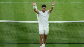 Carlos Alcaraz le ganó con solidez a Medvedev y disputará con Djokovic la final de Wimbledon