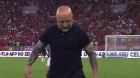 Se desquitó con un micrófono: La molestia de Sampaoli tras empate de Flamengo