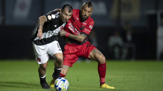Atlético Paranaense celebró ante Vasco da Gama en duelo entre Arturo Vidal y Gary Medel