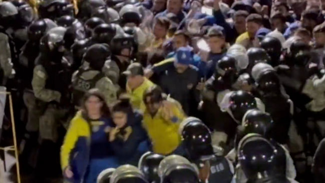Hinchas de Boca Juniors sufrieron golpiza de la policía uruguaya antes del duelo con Nacional