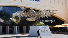 Enfrentamiento entre hinchas de AEK y Dinamo Zagreb dejó un muerto en Atenas