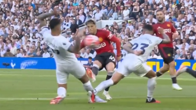 Insólito: La tremenda mano que no fue cobrada como penal a favor del United ante Tottenham