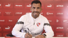Carlos Tevez firmó y dirigió su primer entrenamiento como DT de Independiente