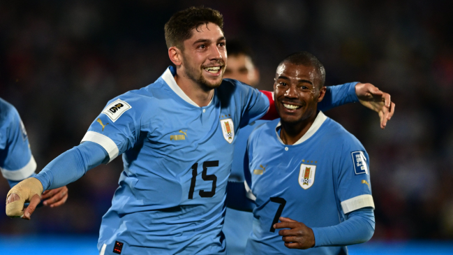 De la Cruz y Valverde golpearon a Chile en el primer tiempo