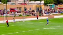 Futbolista tomó vuelo desde mitad de la cancha y ejecutó un penal a lo Panenka en Senegal