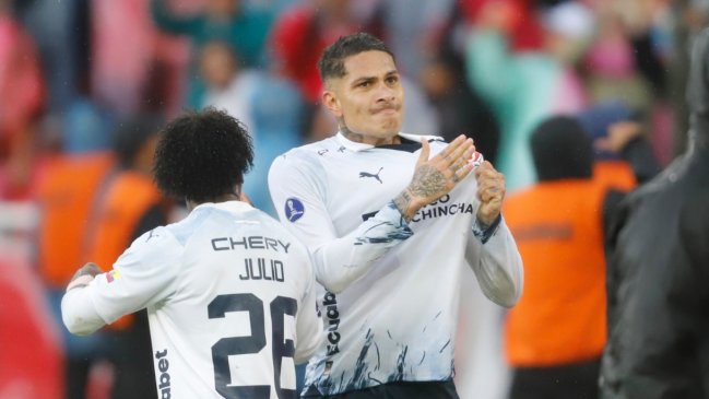 Paolo Guerrero anotó doblete para Liga de Quito ante Defensa y Justicia en el primer tiempo