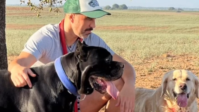 Claudio Bravo aprovechó el receso de fecha FIFA para divertirse con sus perros